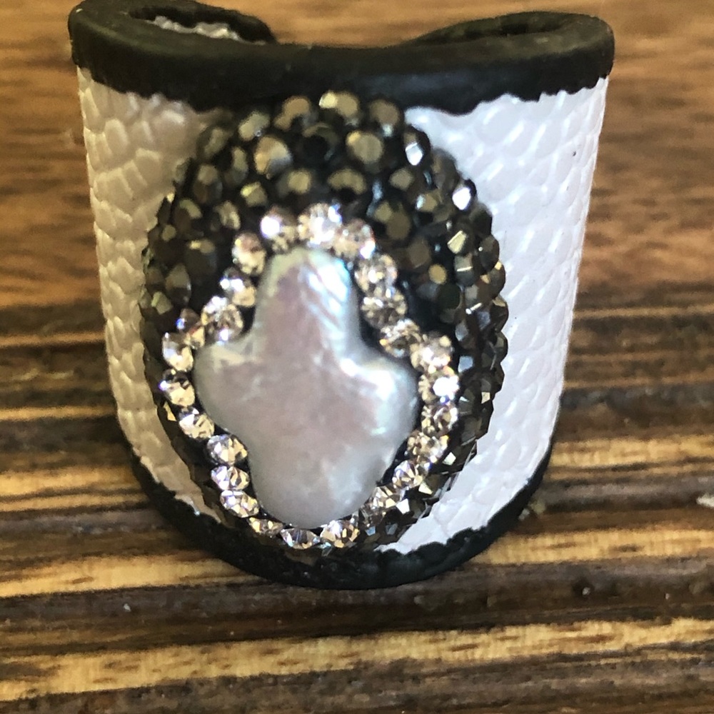 Pearl leather ring